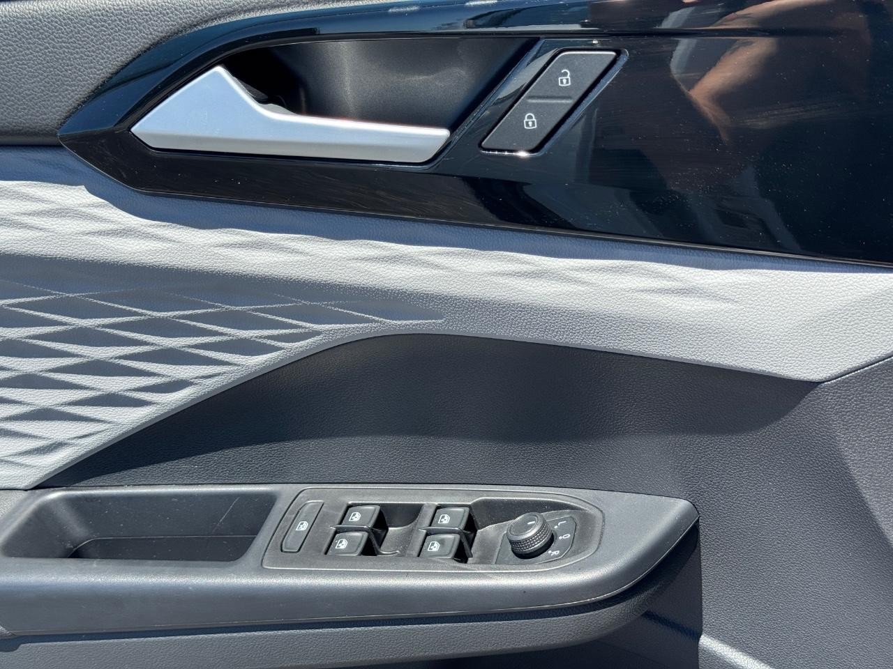 Volkswagen Taos Vehicle Full-screen Gallery Image 24