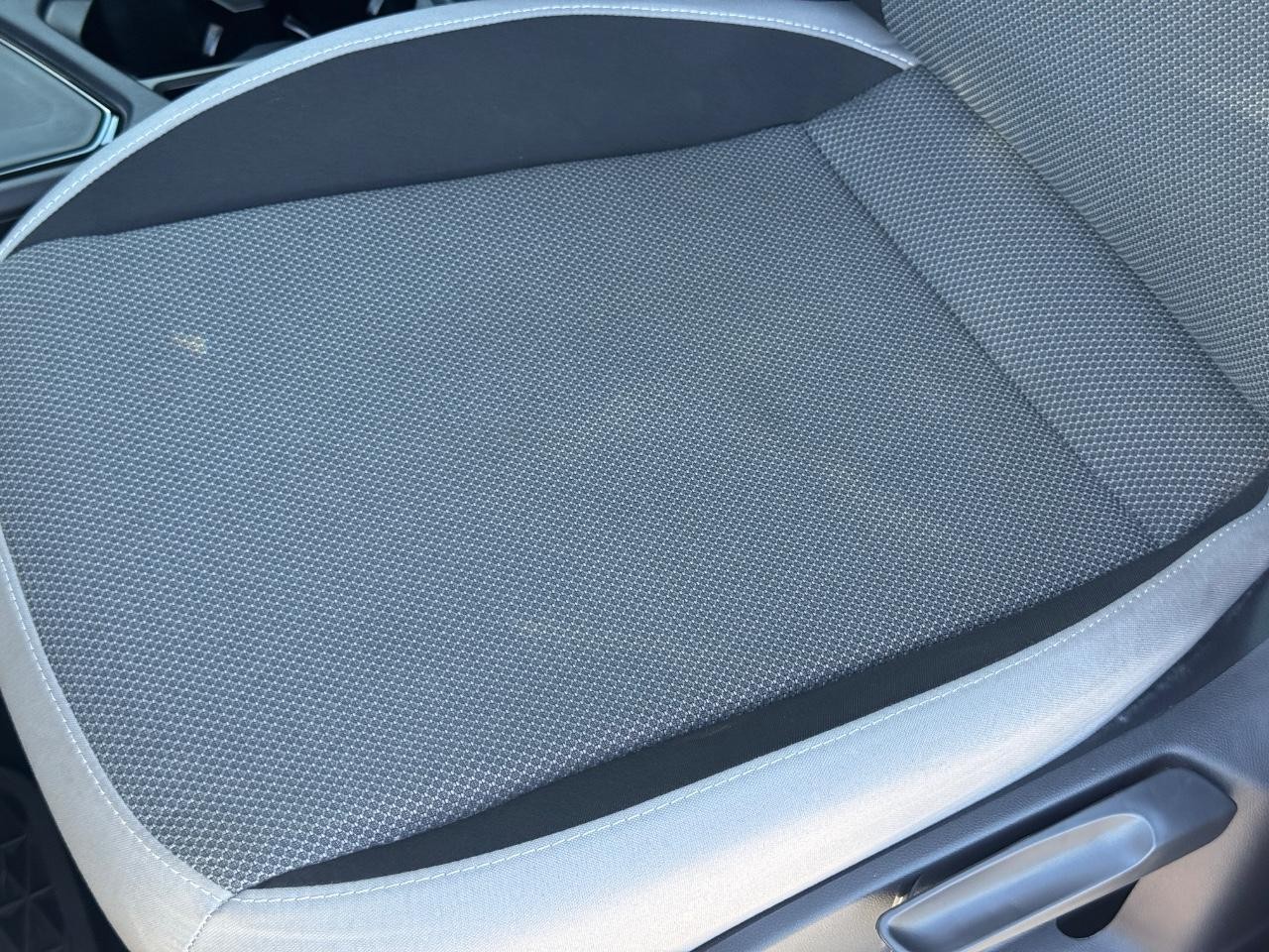 Volkswagen Taos Vehicle Full-screen Gallery Image 25