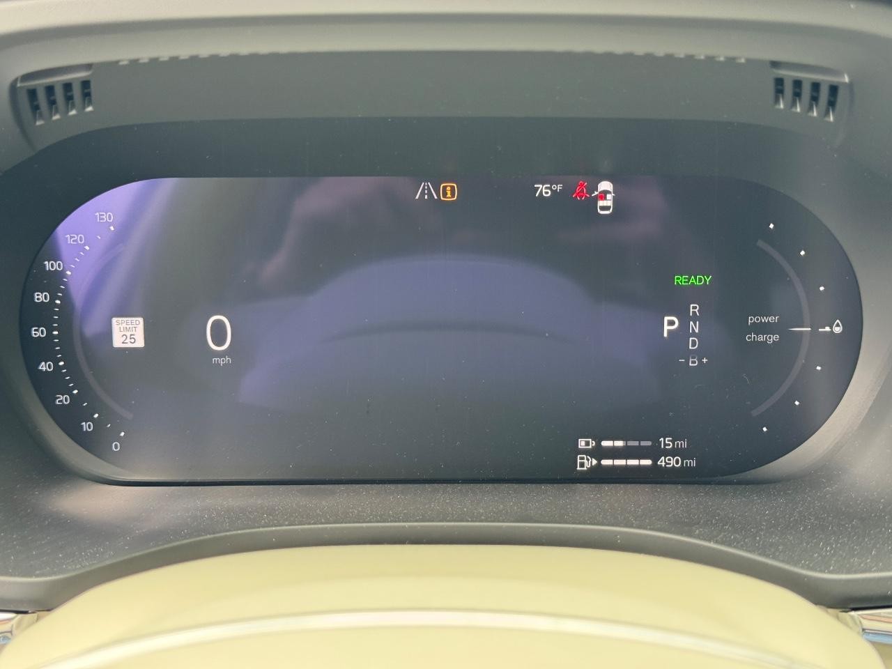 Volvo XC60 Recharge Plug-In Hybrid Vehicle Full-screen Gallery Image 21