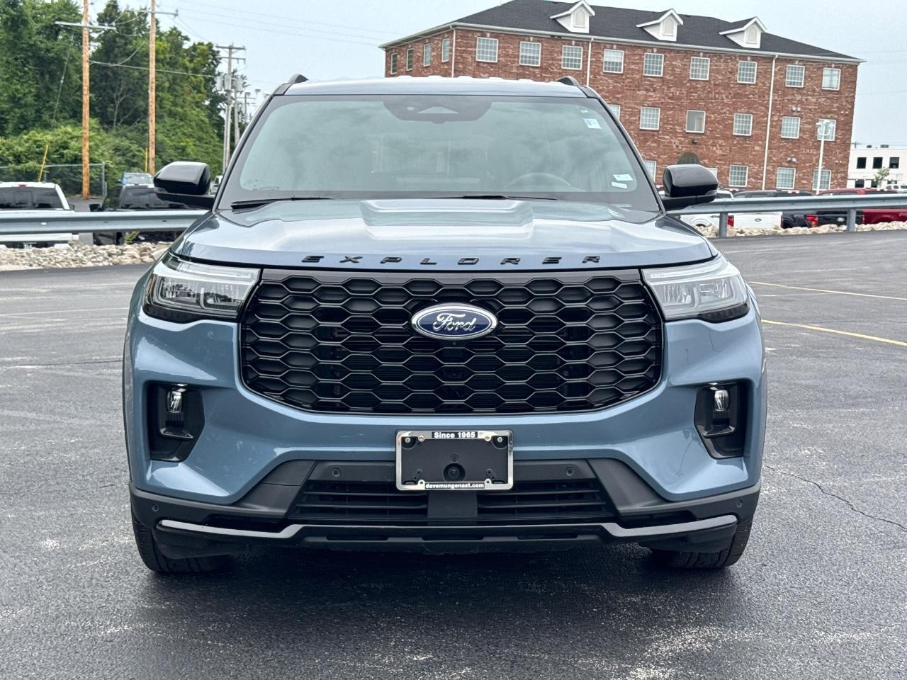 Ford Explorer Vehicle Full-screen Gallery Image 10