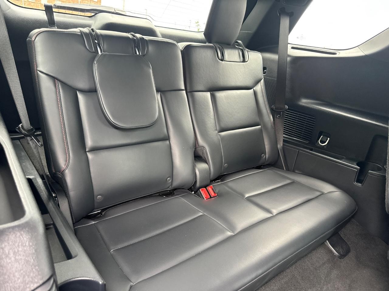 Ford Explorer Vehicle Full-screen Gallery Image 12