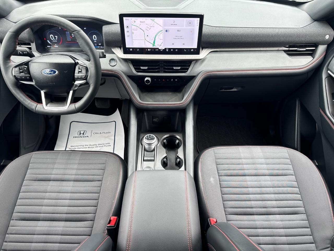 Ford Explorer Vehicle Full-screen Gallery Image 13