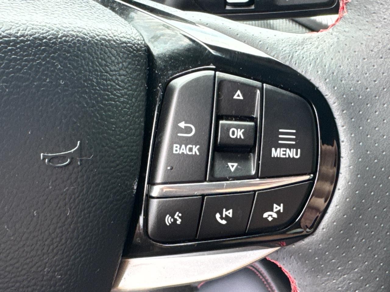 Ford Explorer Vehicle Full-screen Gallery Image 23
