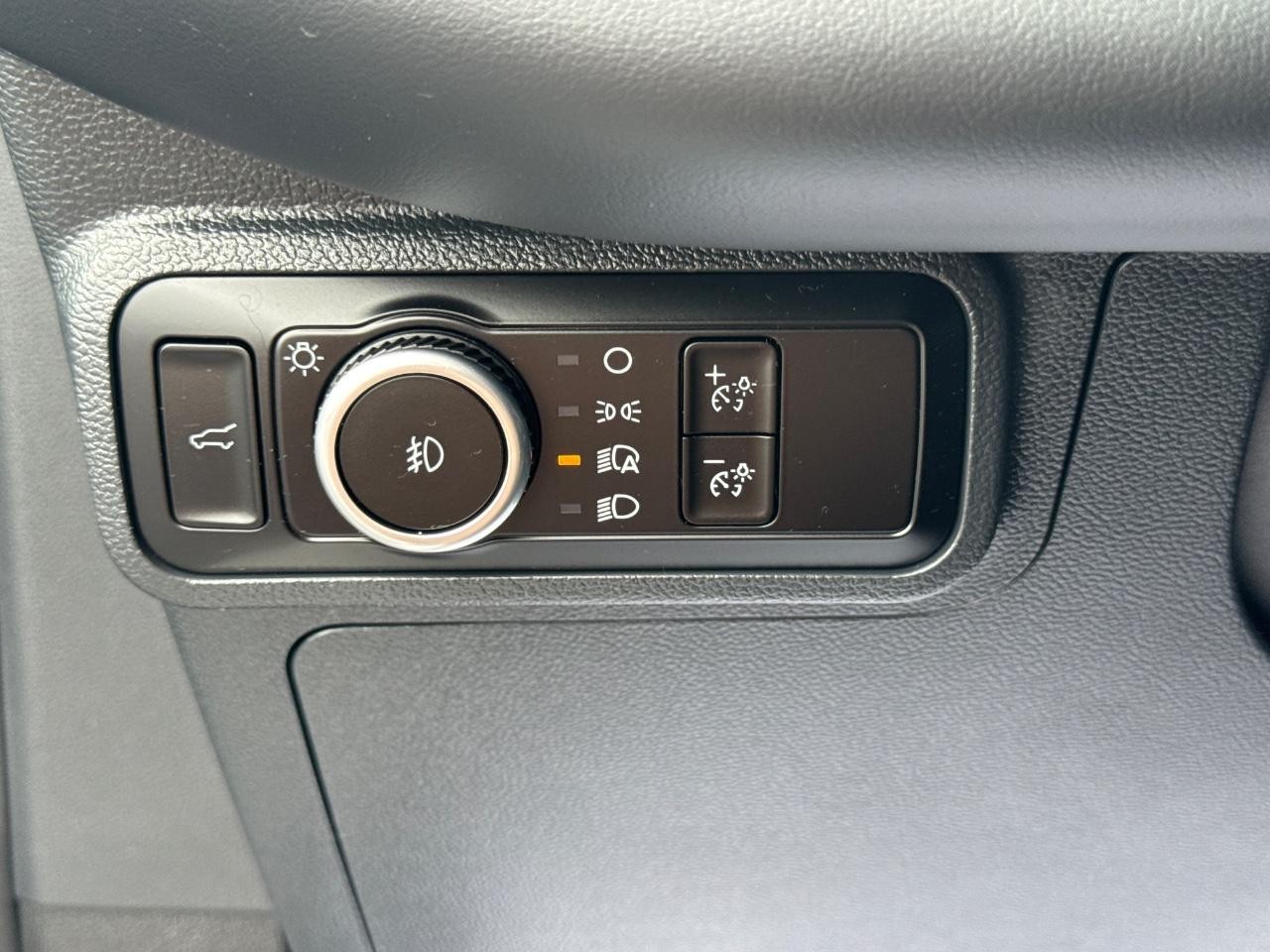 Ford Explorer Vehicle Full-screen Gallery Image 24