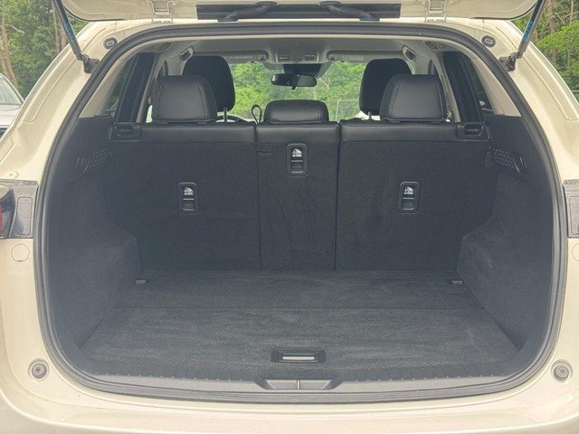 Mazda CX-5 Vehicle Full-screen Gallery Image 05