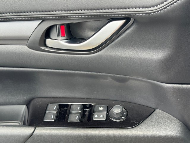 Mazda CX-5 Vehicle Full-screen Gallery Image 25
