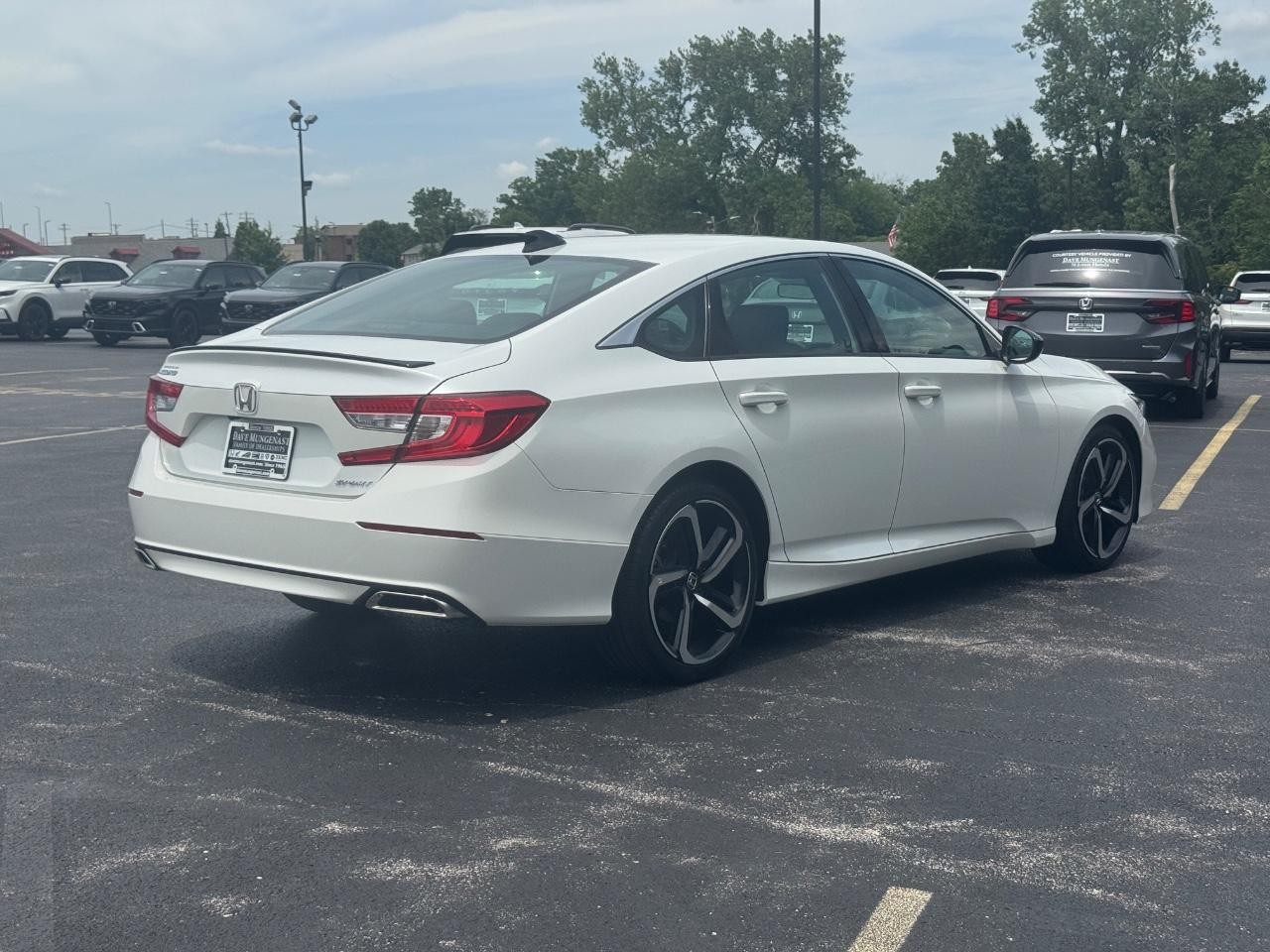 Honda Accord Sedan Vehicle Full-screen Gallery Image 04