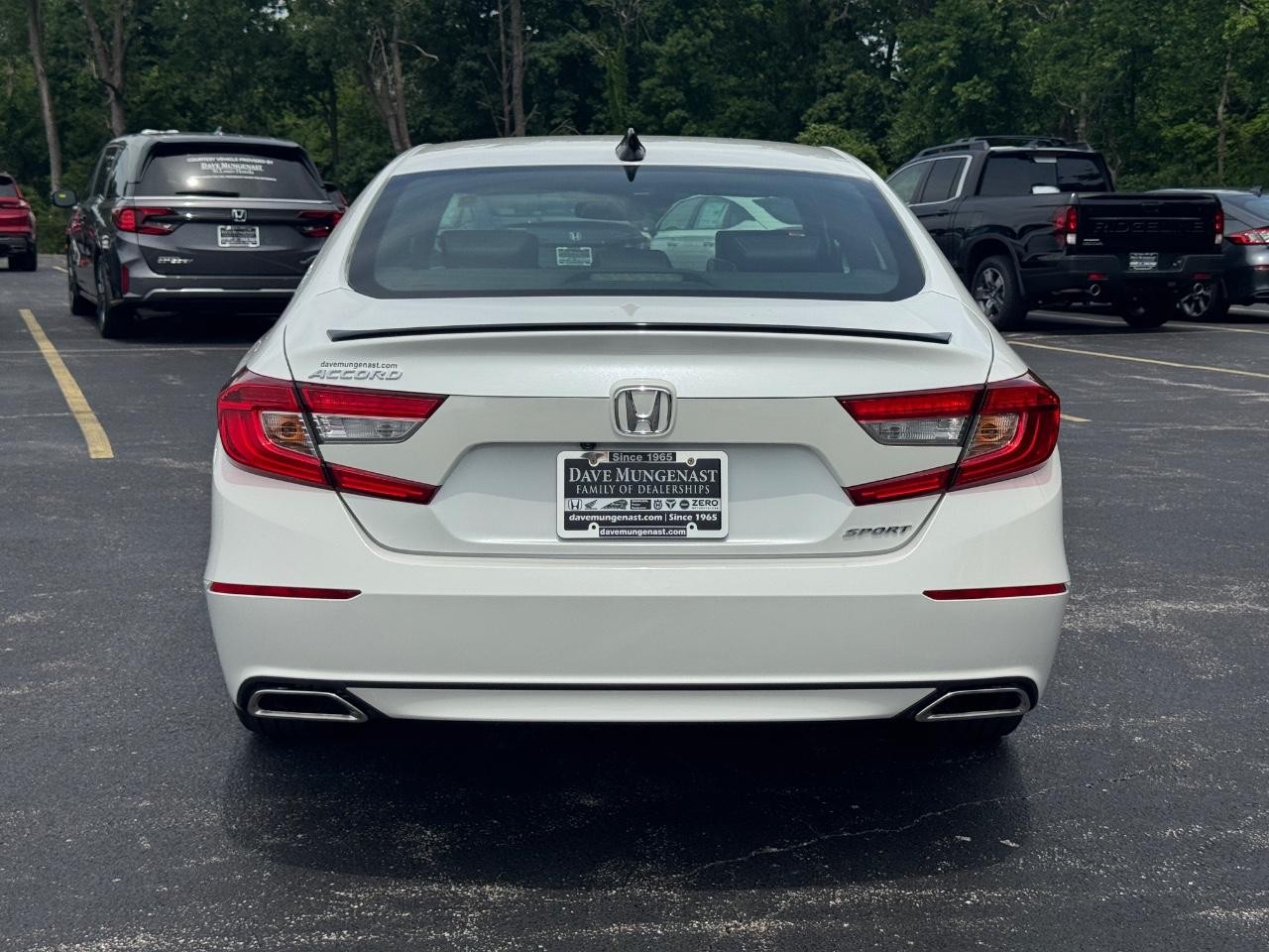 Honda Accord Sedan Vehicle Full-screen Gallery Image 06