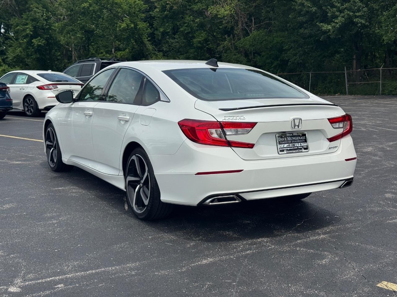 Honda Accord Sedan Vehicle Full-screen Gallery Image 07