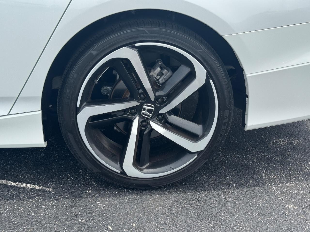 Honda Accord Sedan Vehicle Full-screen Gallery Image 08