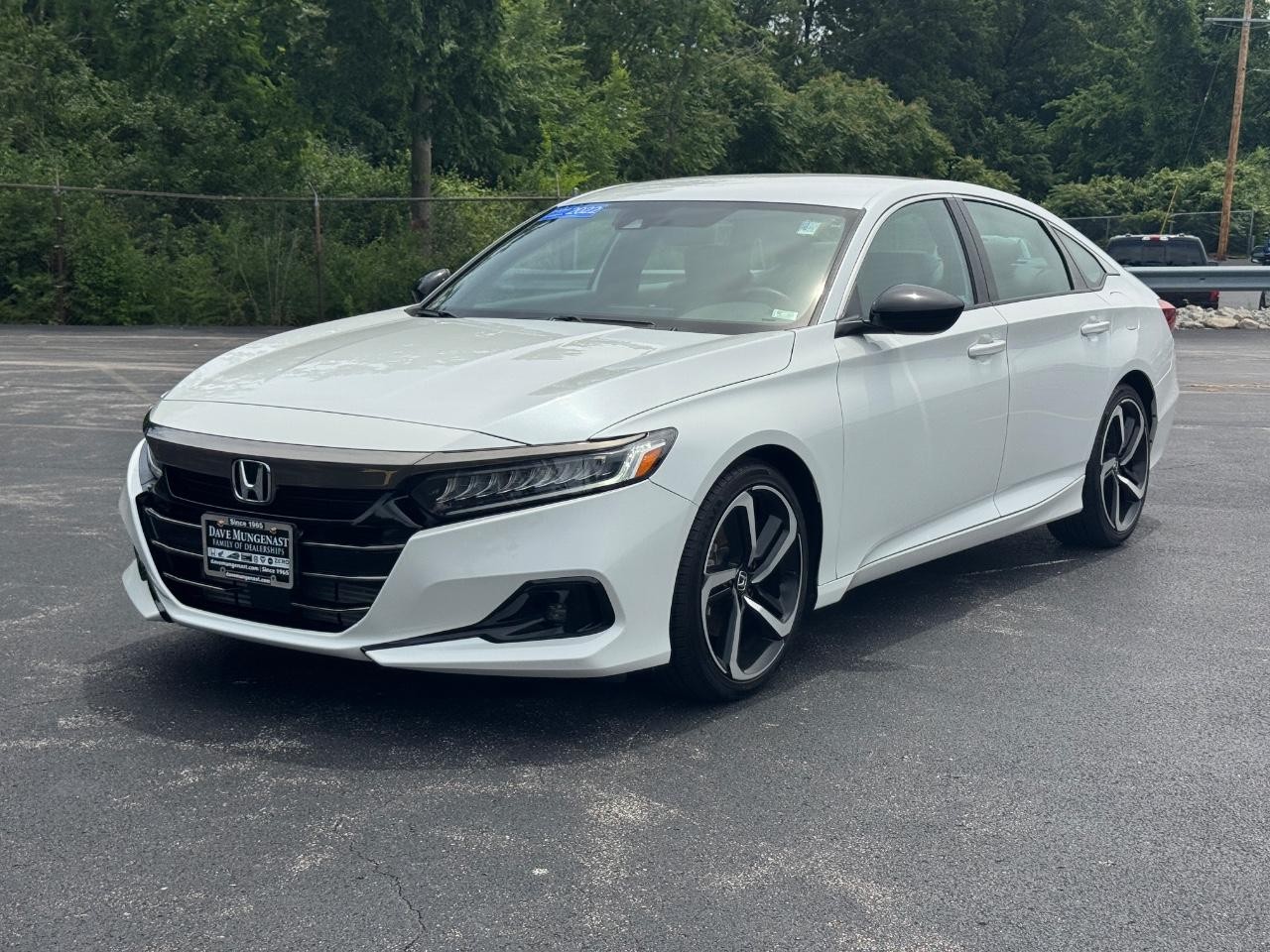 Honda Accord Sedan Vehicle Full-screen Gallery Image 09