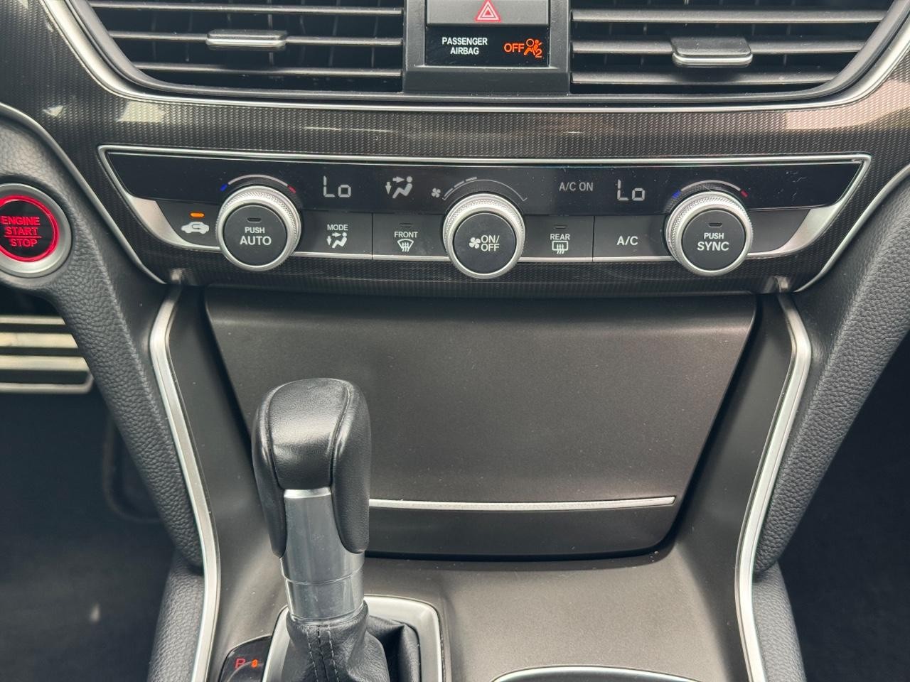 Honda Accord Sedan Vehicle Full-screen Gallery Image 15
