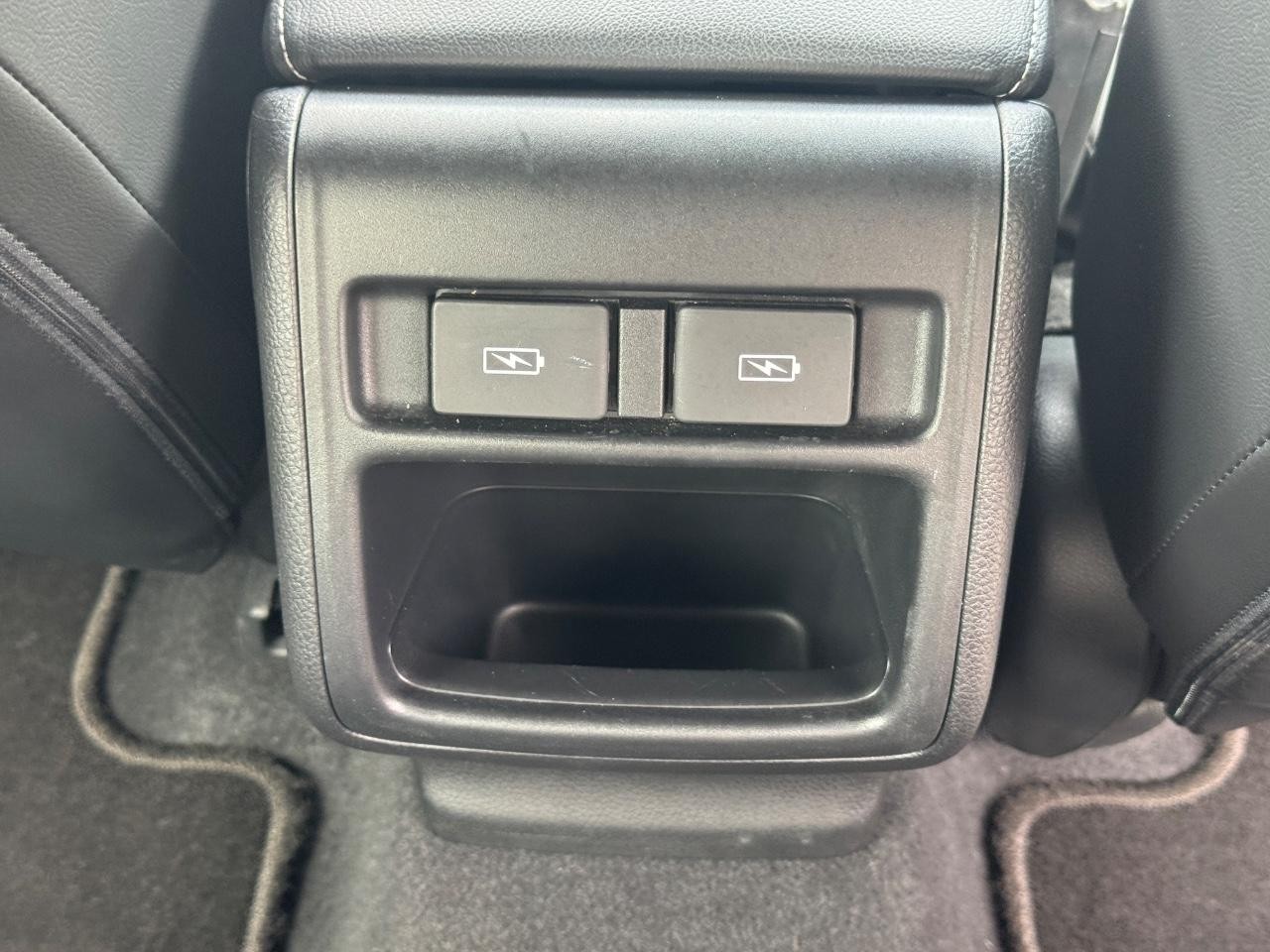 Honda Accord Sedan Vehicle Full-screen Gallery Image 17