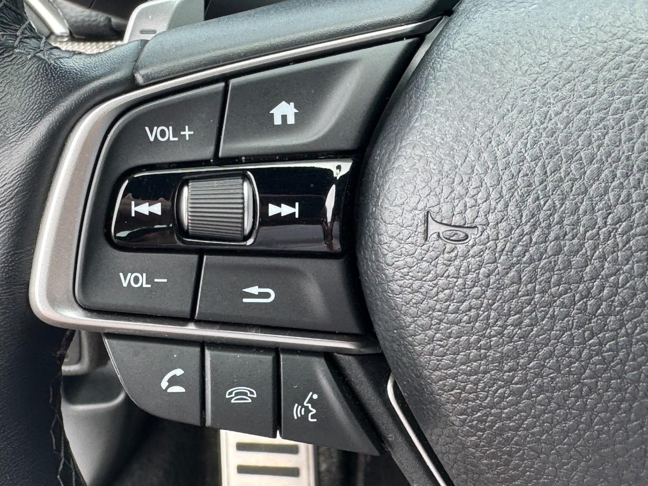 Honda Accord Sedan Vehicle Full-screen Gallery Image 21