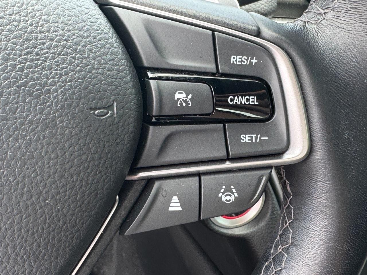 Honda Accord Sedan Vehicle Full-screen Gallery Image 22