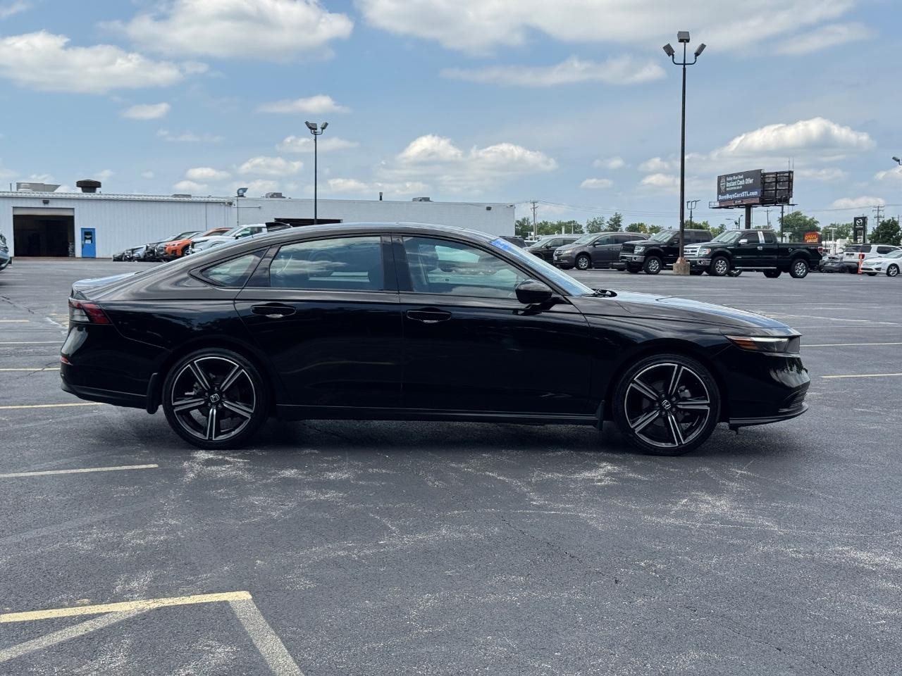Honda Accord Sedan Vehicle Full-screen Gallery Image 03