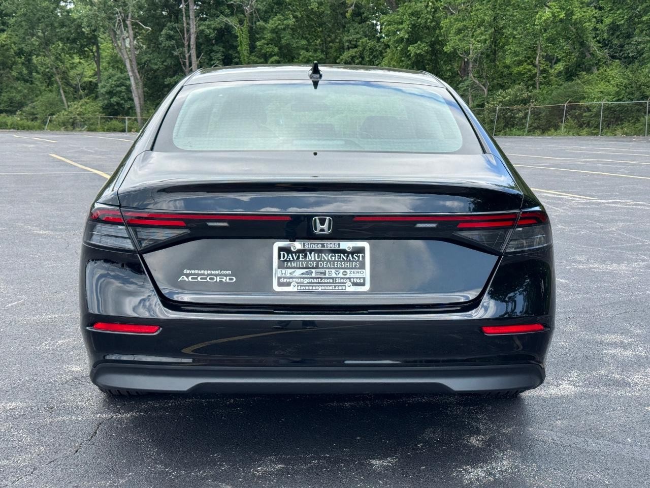Honda Accord Sedan Vehicle Full-screen Gallery Image 06