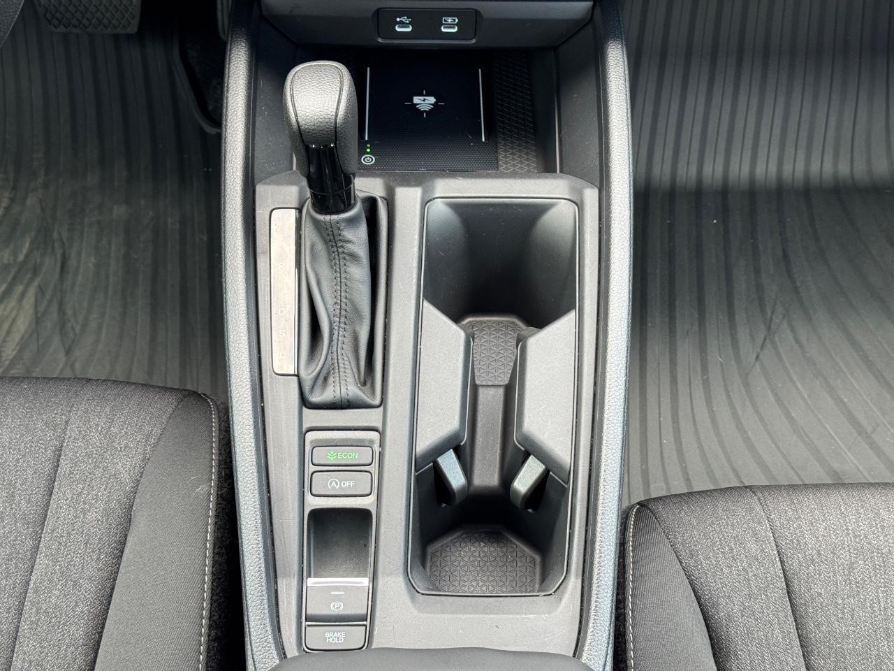 Honda Accord Sedan Vehicle Full-screen Gallery Image 16