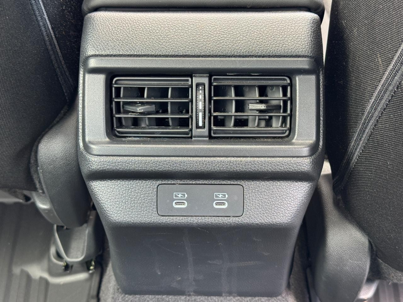 Honda Accord Sedan Vehicle Full-screen Gallery Image 17
