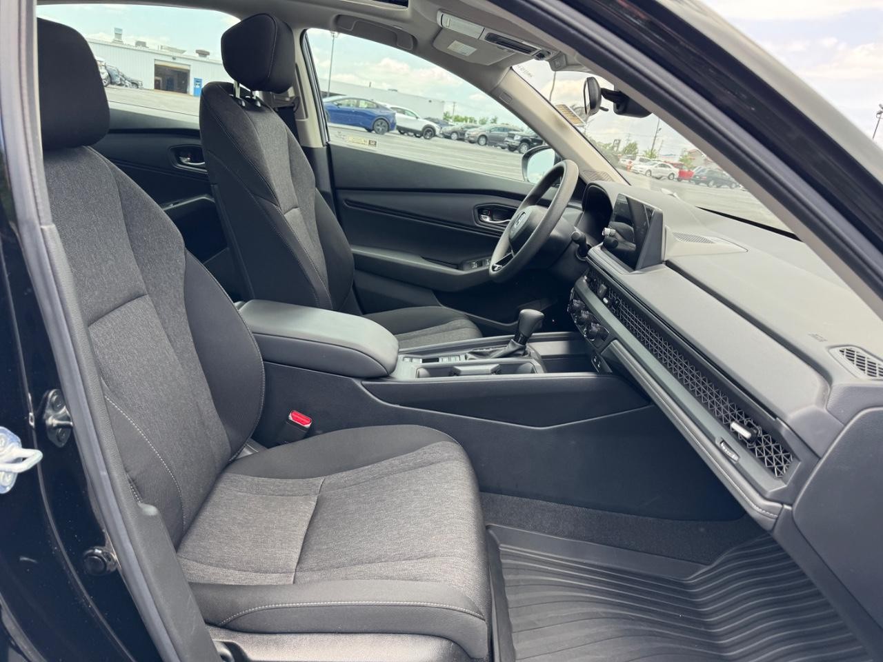 Honda Accord Sedan Vehicle Full-screen Gallery Image 18