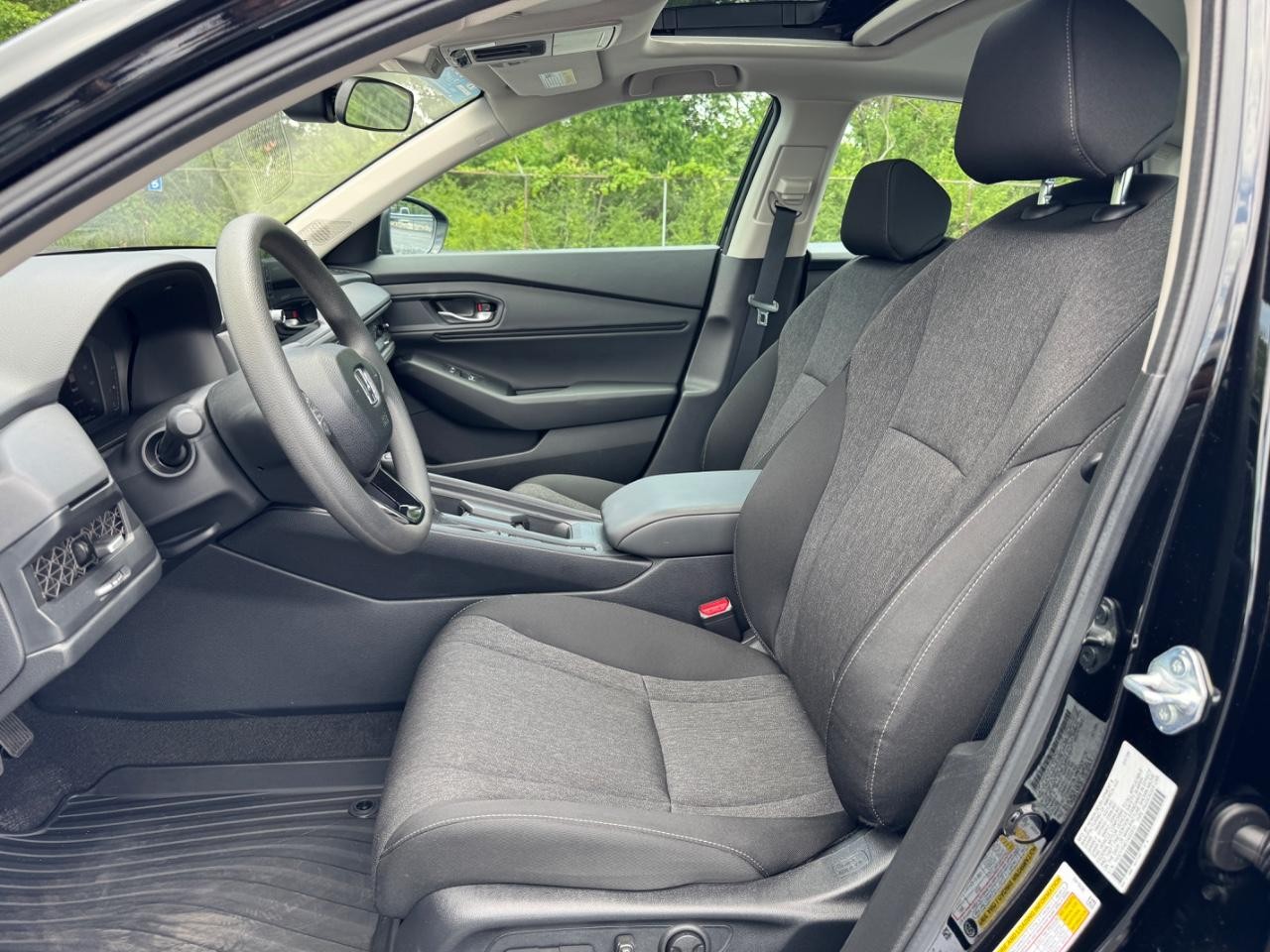 Honda Accord Sedan Vehicle Full-screen Gallery Image 19