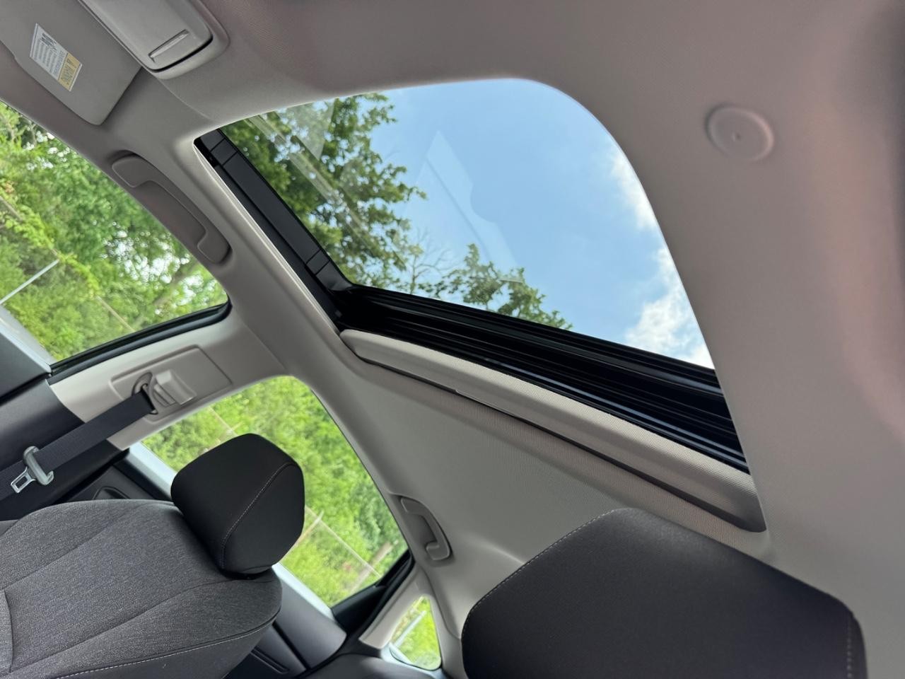 Honda Accord Sedan Vehicle Full-screen Gallery Image 20
