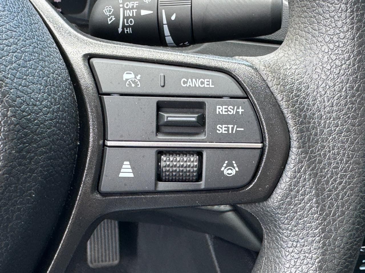 Honda Accord Sedan Vehicle Full-screen Gallery Image 23