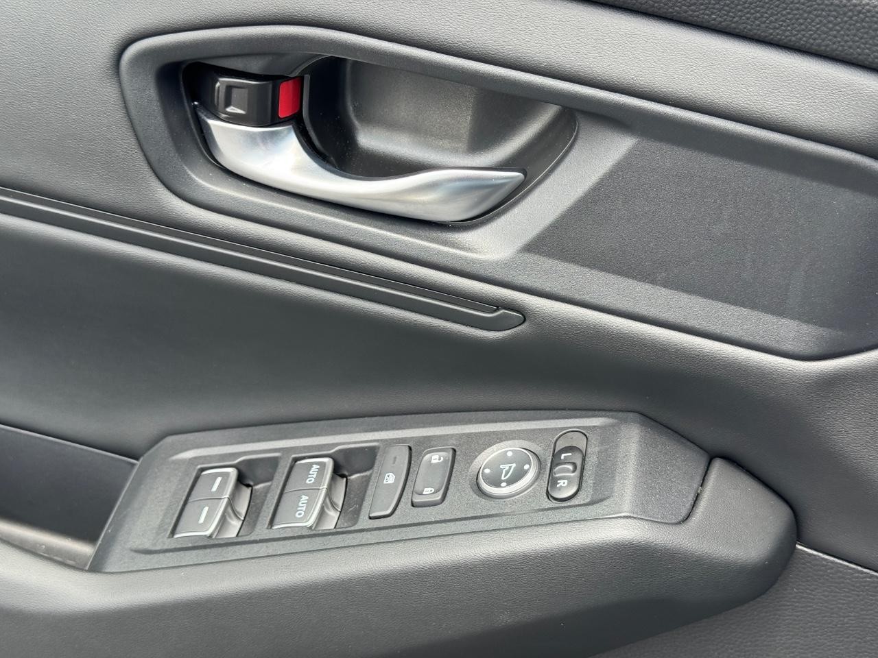 Honda Accord Sedan Vehicle Full-screen Gallery Image 25
