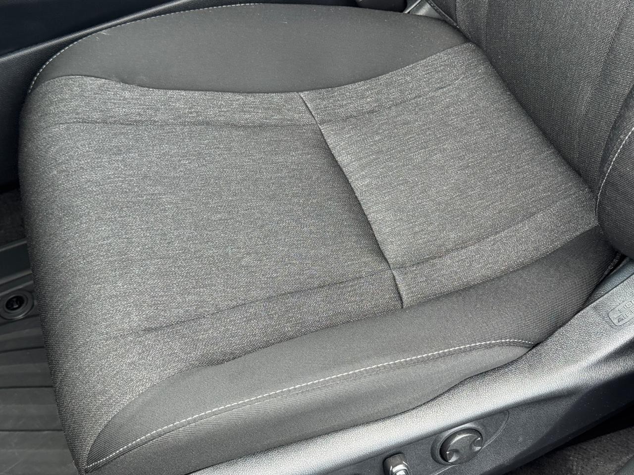 Honda Accord Sedan Vehicle Full-screen Gallery Image 26
