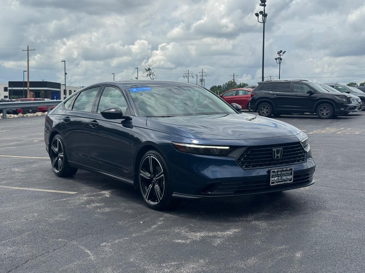 Honda Accord Sedan Vehicle Full-screen Gallery Image 02