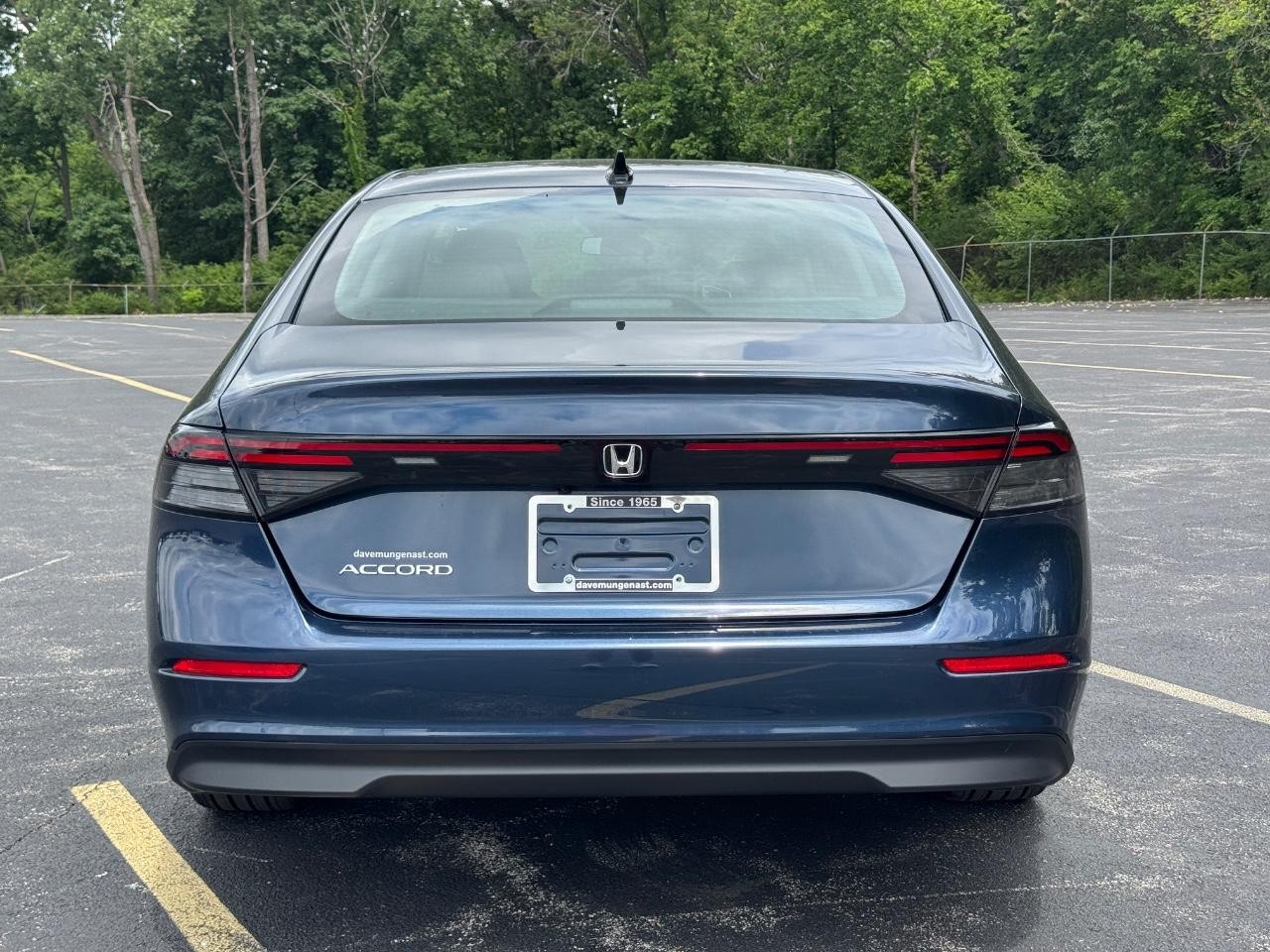 Honda Accord Sedan Vehicle Full-screen Gallery Image 06