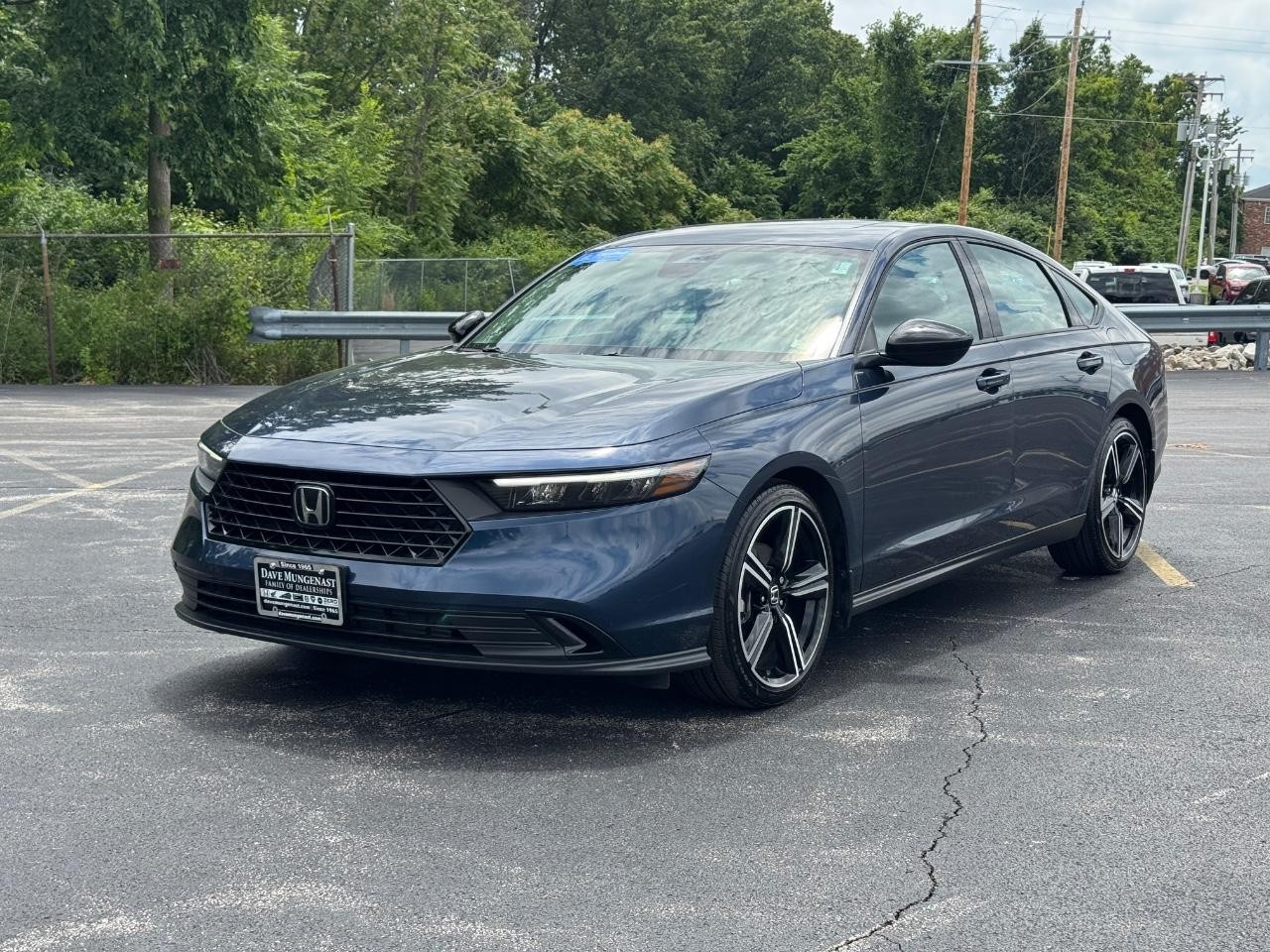 Honda Accord Sedan Vehicle Full-screen Gallery Image 09