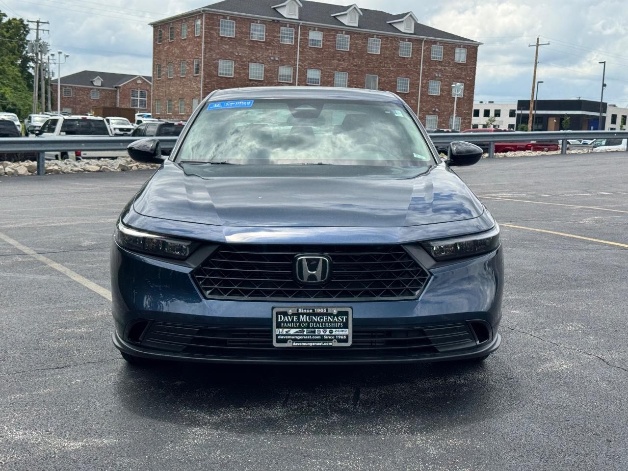 Honda Accord Sedan Vehicle Full-screen Gallery Image 10