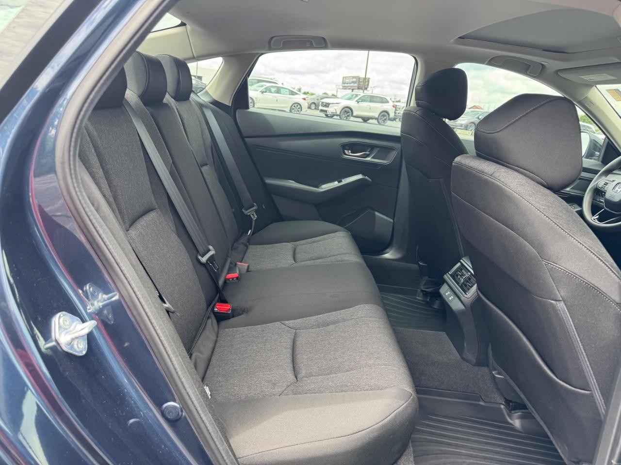 Honda Accord Sedan Vehicle Full-screen Gallery Image 11