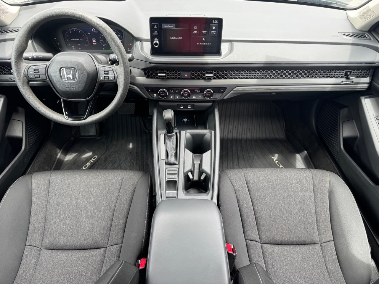 Honda Accord Sedan Vehicle Full-screen Gallery Image 12