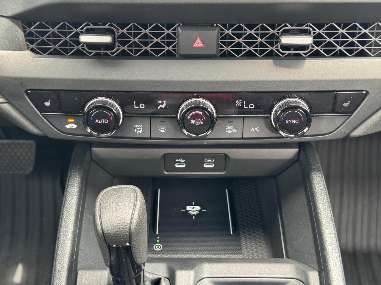 Honda Accord Sedan Vehicle Full-screen Gallery Image 15