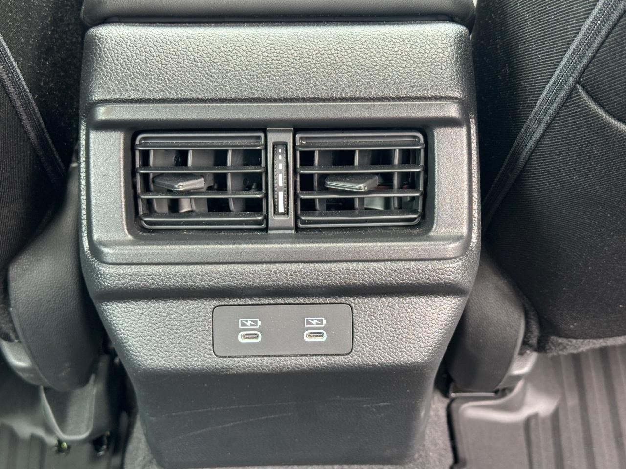 Honda Accord Sedan Vehicle Full-screen Gallery Image 17