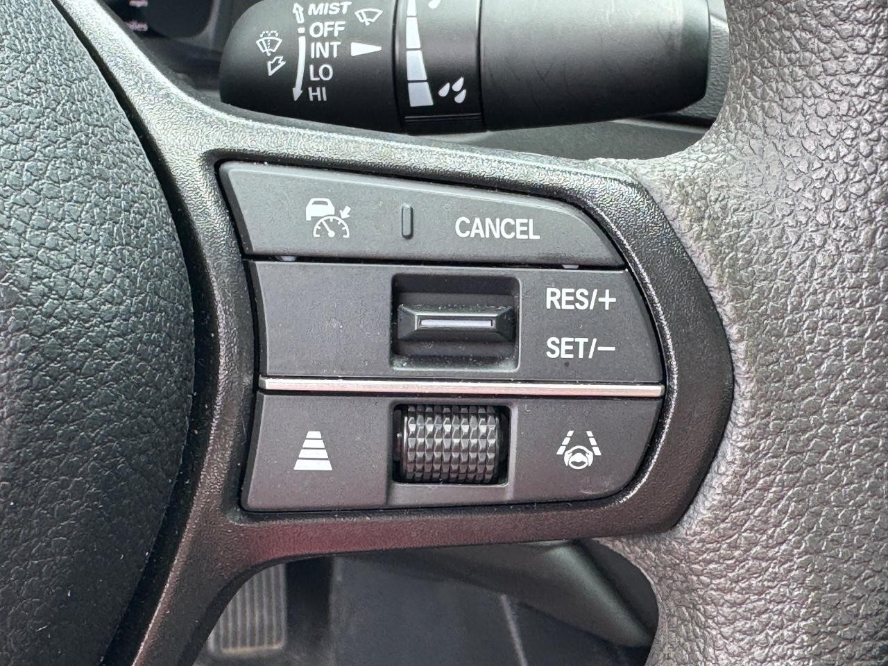 Honda Accord Sedan Vehicle Full-screen Gallery Image 23