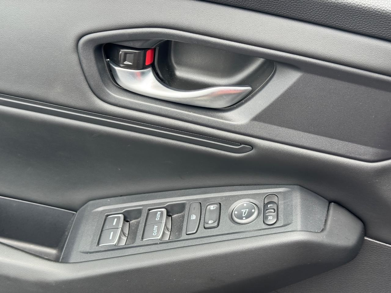 Honda Accord Sedan Vehicle Full-screen Gallery Image 25
