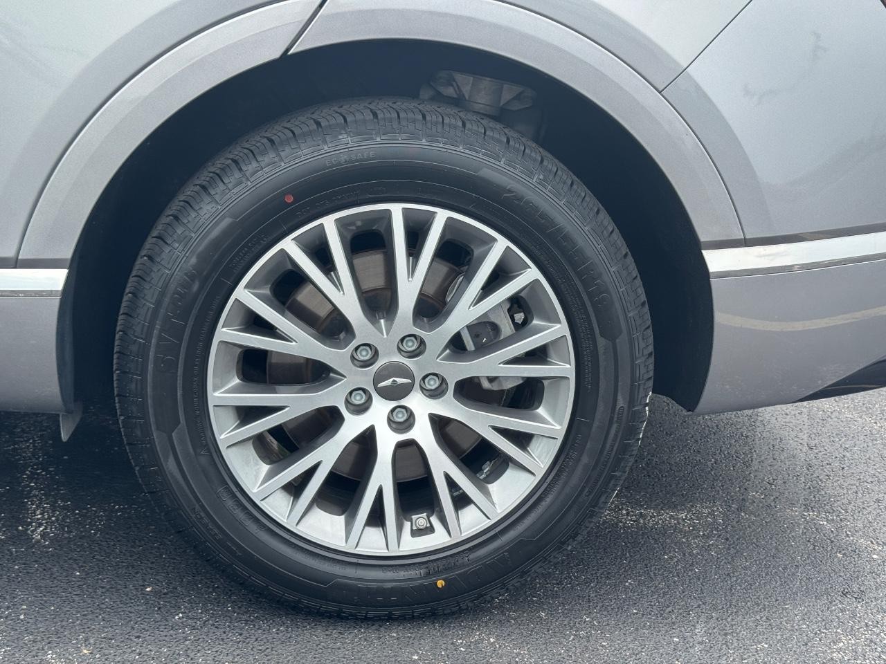 Genesis GV80 Vehicle Full-screen Gallery Image 08