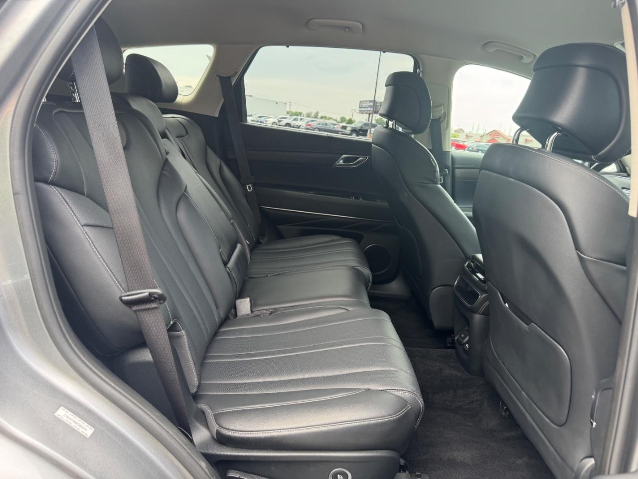 Genesis GV80 Vehicle Full-screen Gallery Image 11