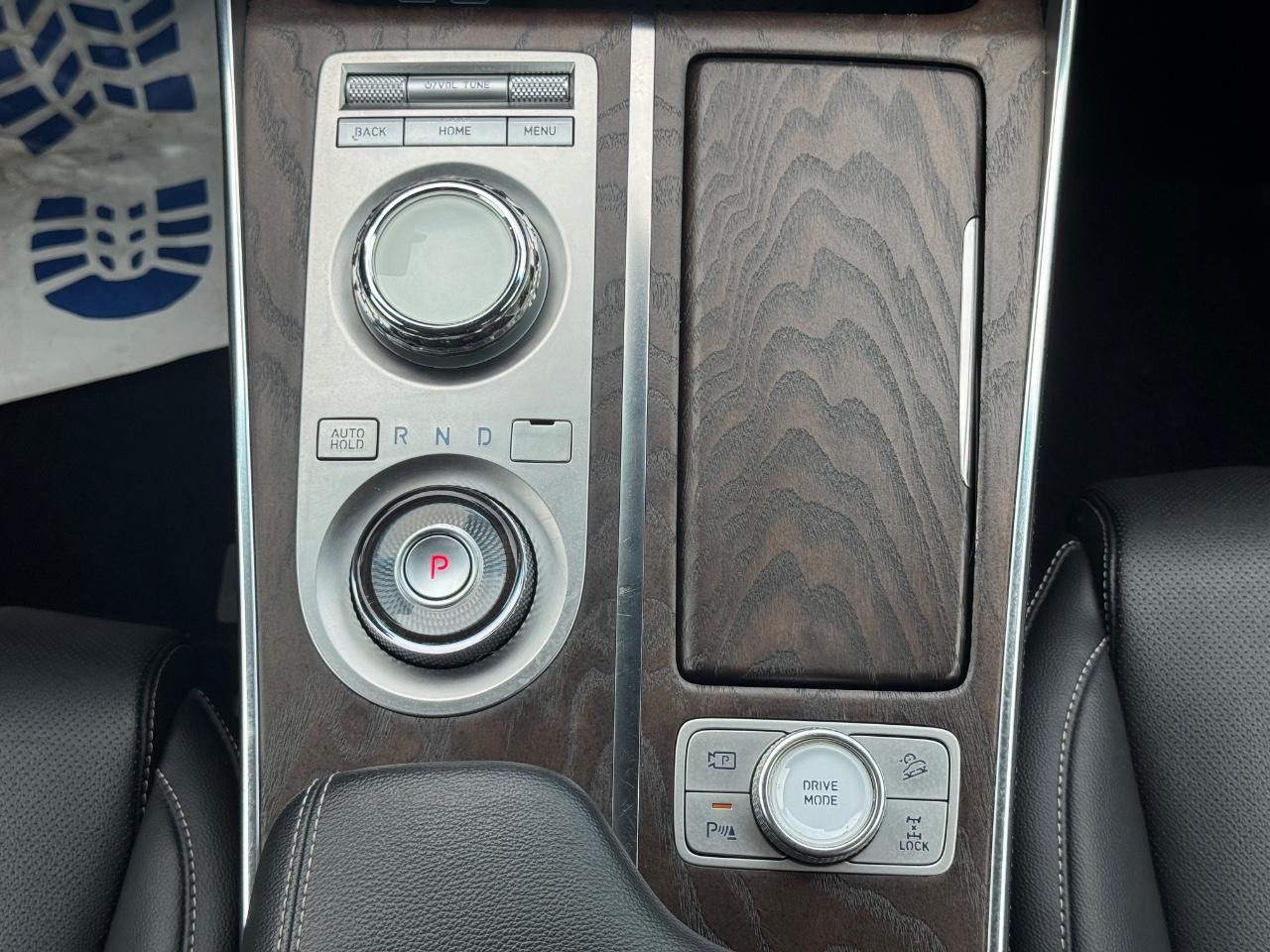 Genesis GV80 Vehicle Full-screen Gallery Image 16