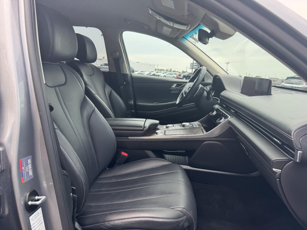 Genesis GV80 Vehicle Full-screen Gallery Image 18