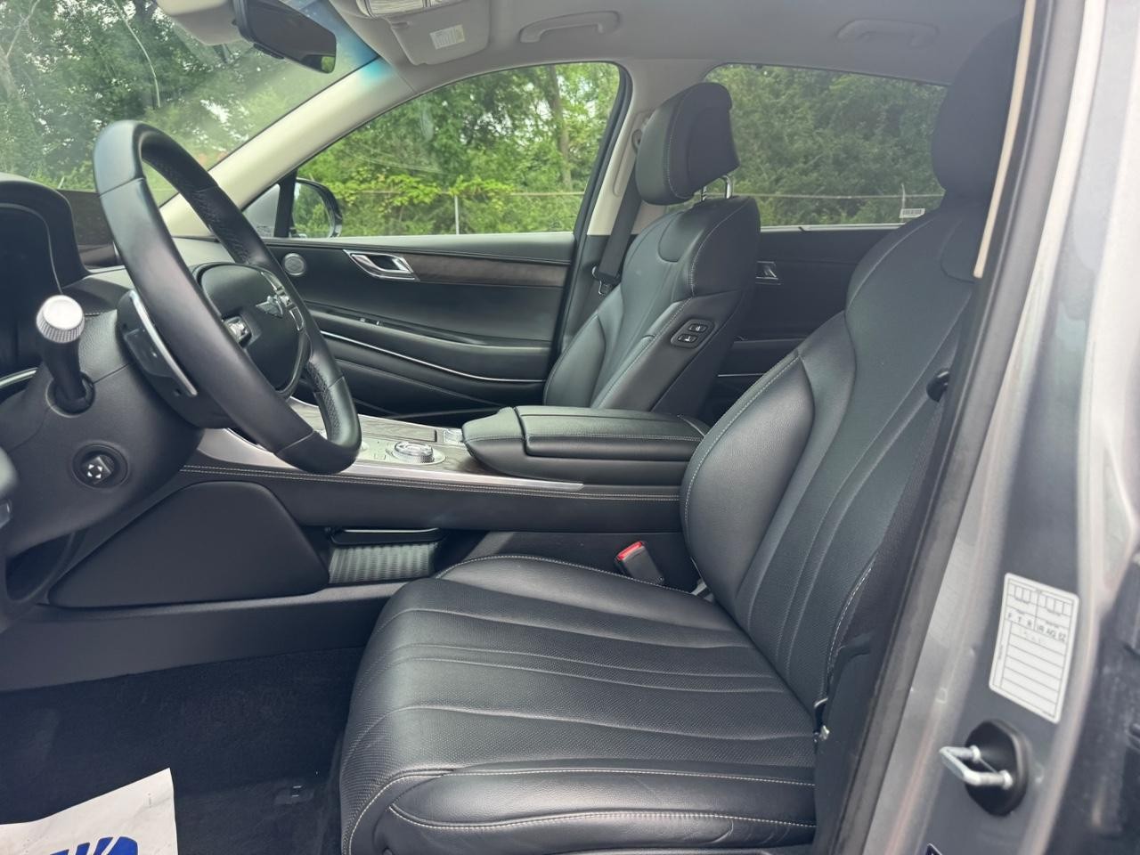 Genesis GV80 Vehicle Full-screen Gallery Image 19