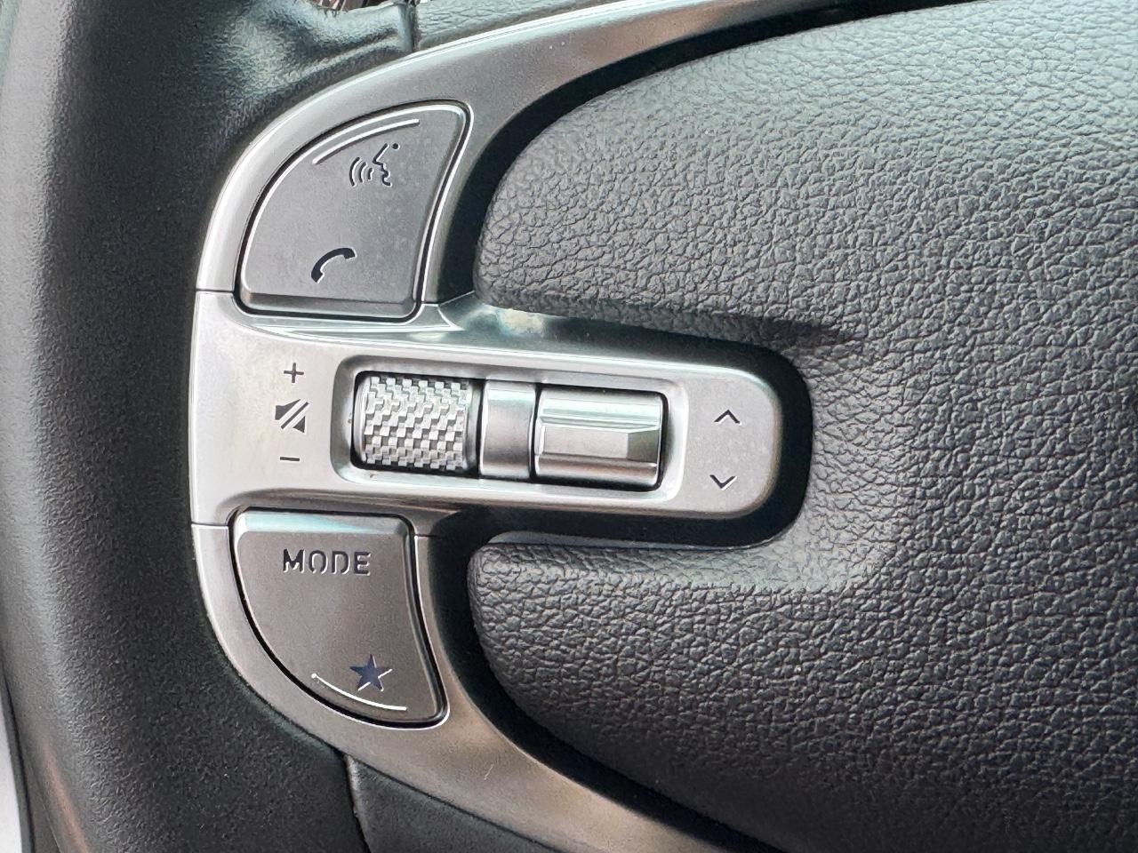 Genesis GV80 Vehicle Full-screen Gallery Image 21