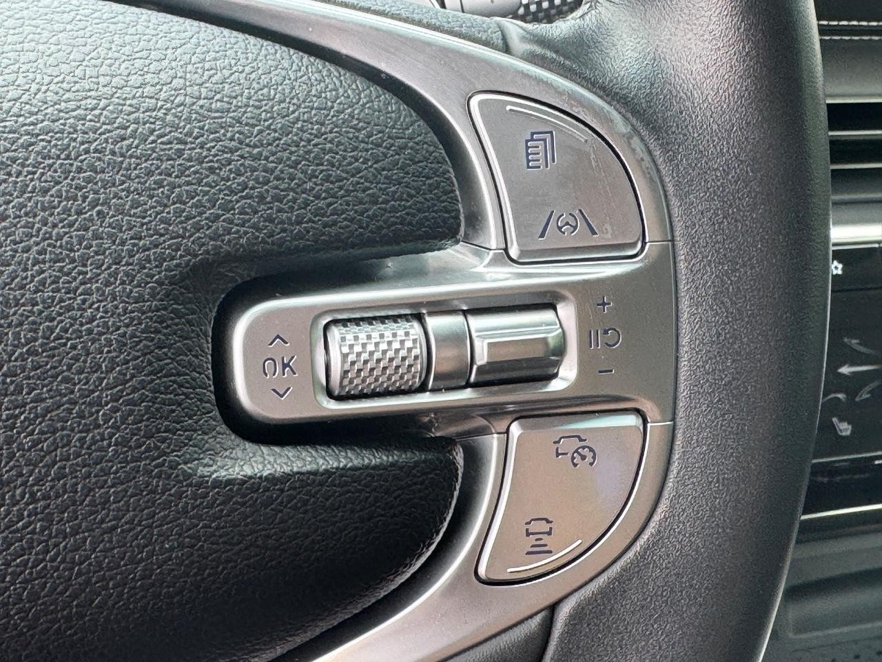 Genesis GV80 Vehicle Full-screen Gallery Image 22