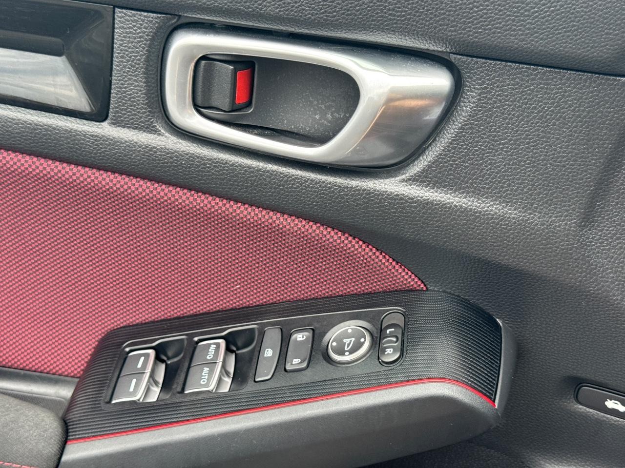 Honda Civic Si Vehicle Full-screen Gallery Image 24