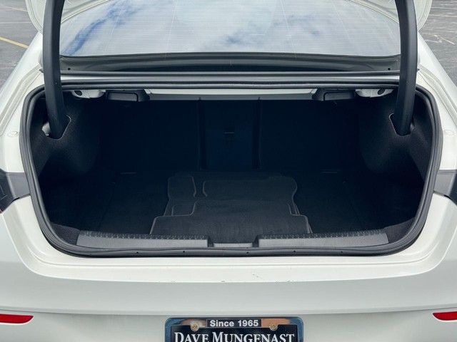 Mercedes-Benz CLA Vehicle Full-screen Gallery Image 05