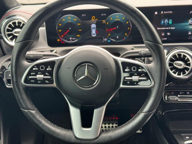 Mercedes-Benz CLA Vehicle Full-screen Gallery Image 13