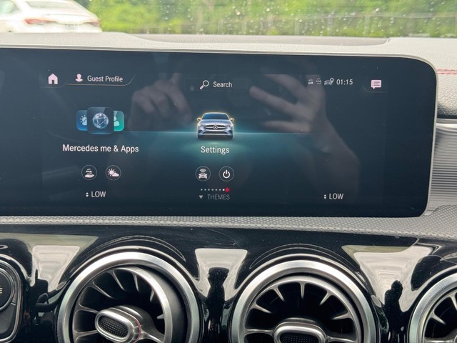Mercedes-Benz CLA Vehicle Full-screen Gallery Image 14